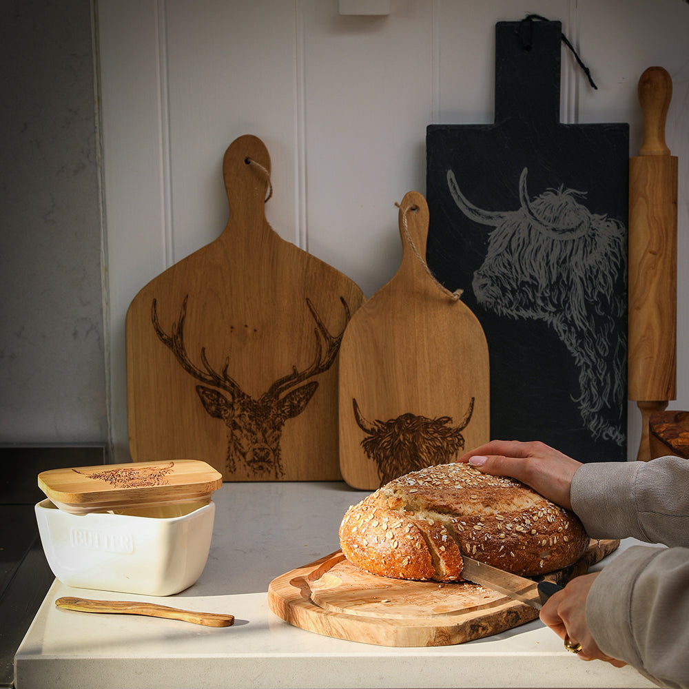 Highland Cow White Butter Dish bu Selbrae House