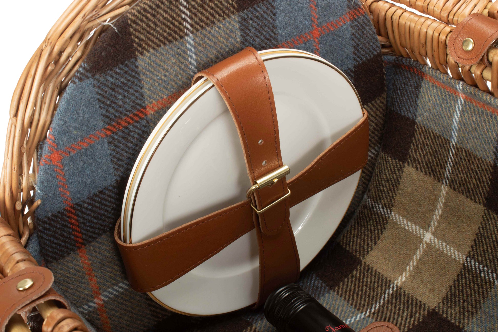 2 Person Ravenstor Barrel Picnic Hamper close-up showing porcelain gold-rimmed plates secured inside the checked interior
