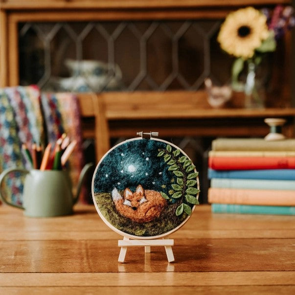 Paint with Wool: Sleepy Fox in A Hoop Needle Felt Craft Kit