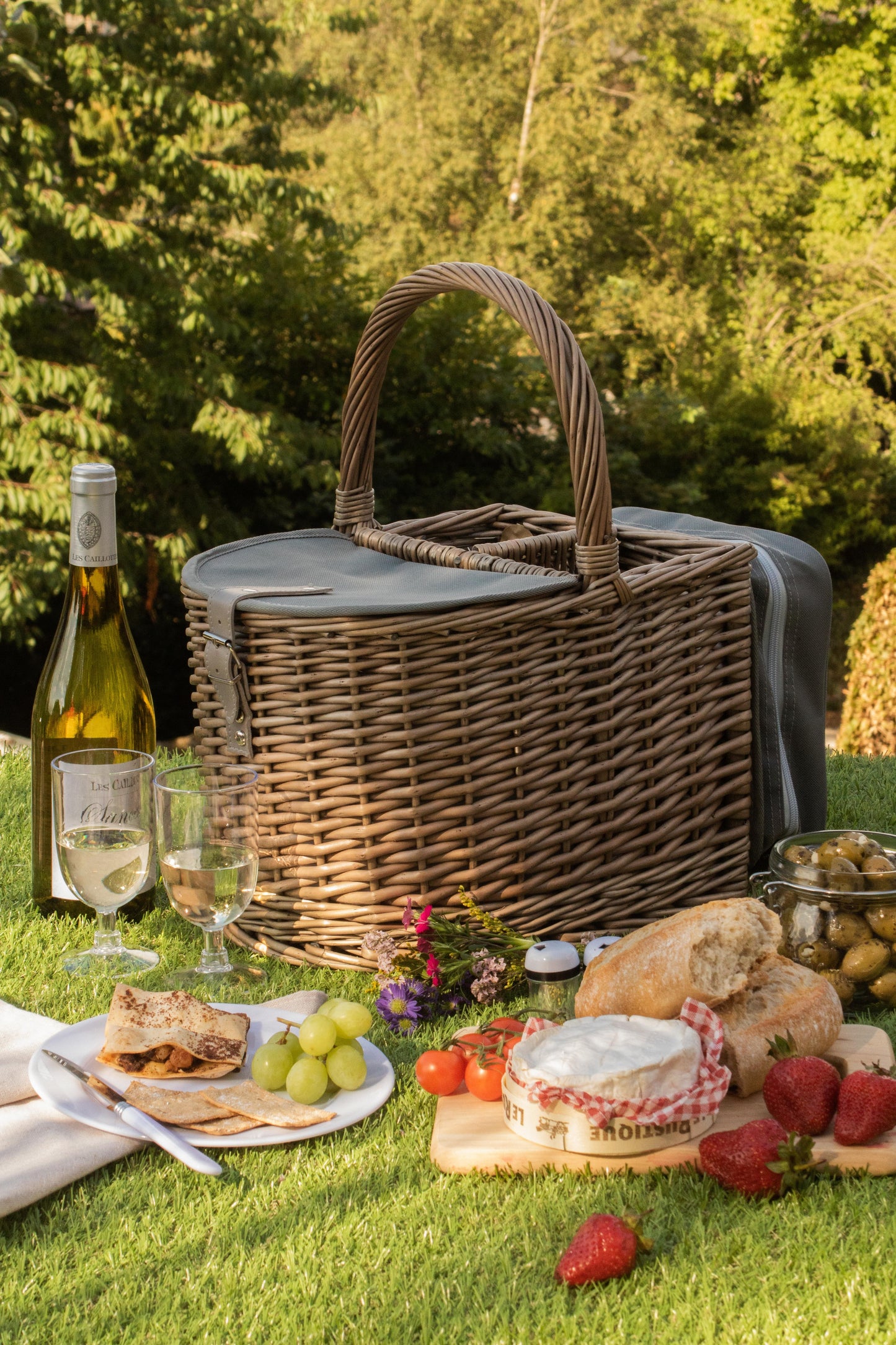2 Bottle Beach Picnic Hamper