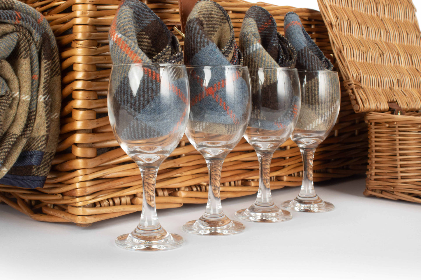 Deluxe 4 Person Ravenstor Hamper