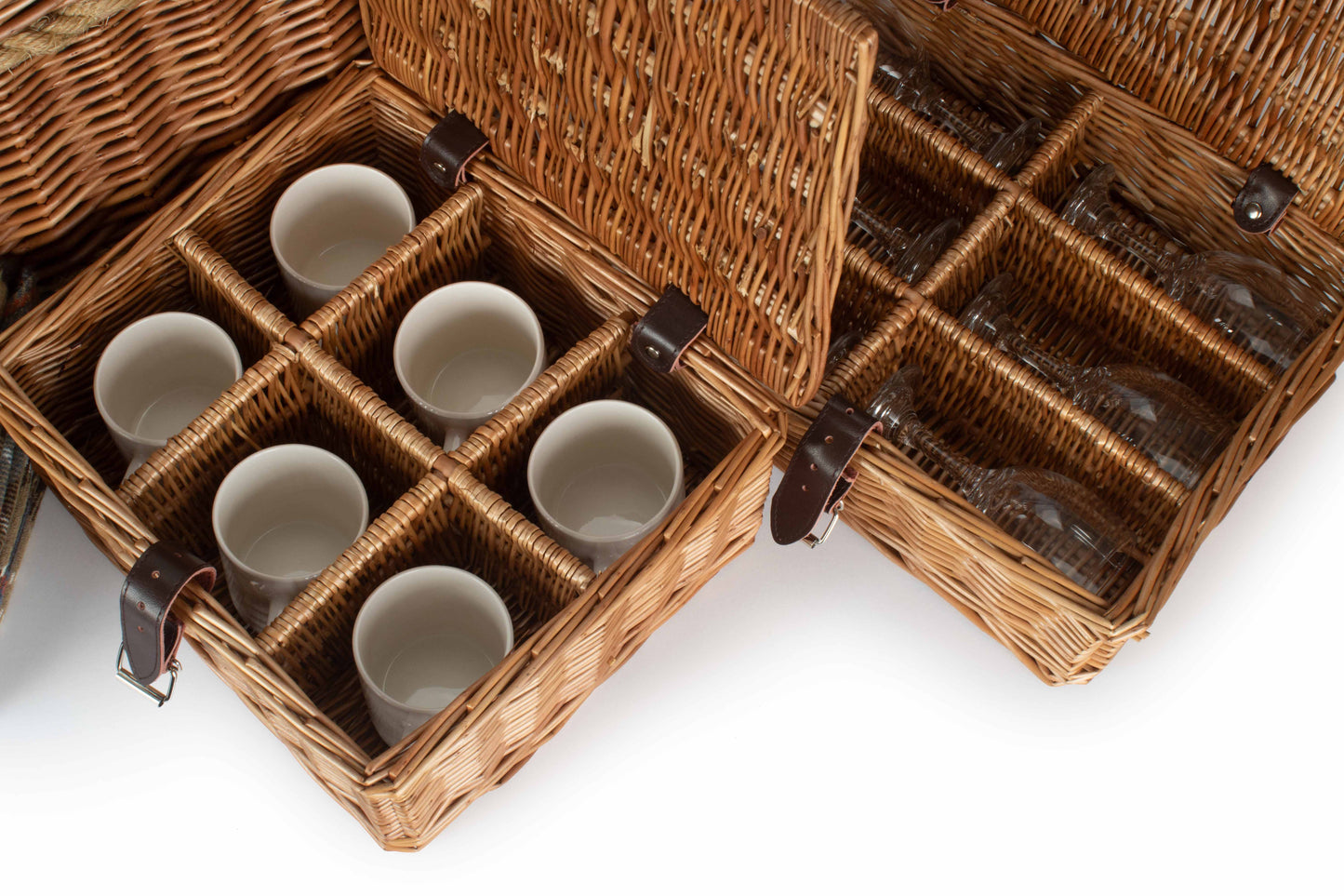 Rope Handled Ravenstor 6 Person Picnic Hamper