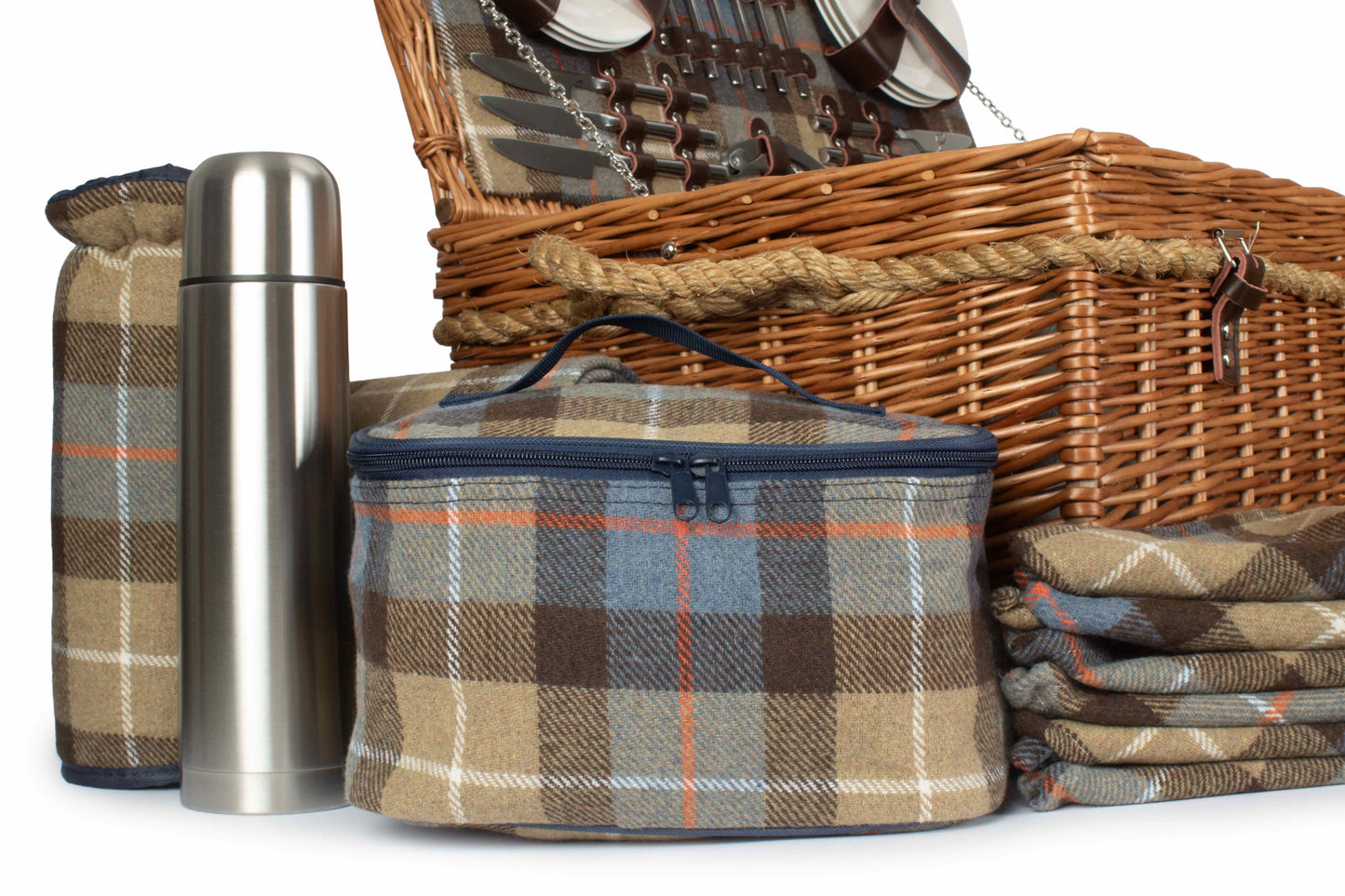 Rope Handled Ravenstor 6 Person Picnic Hamper