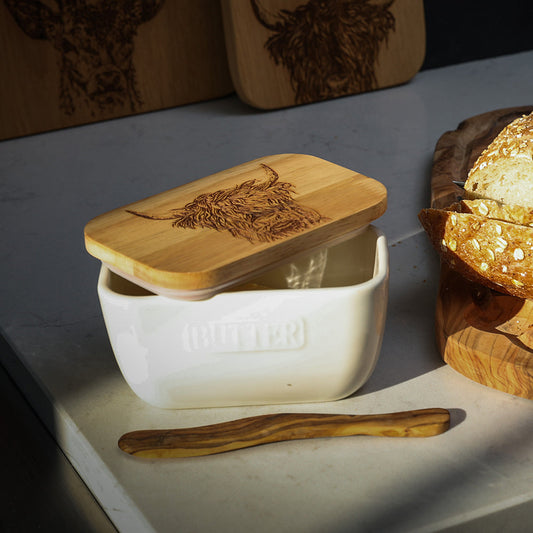 Highland Cow White Butter Dish bu Selbrae House