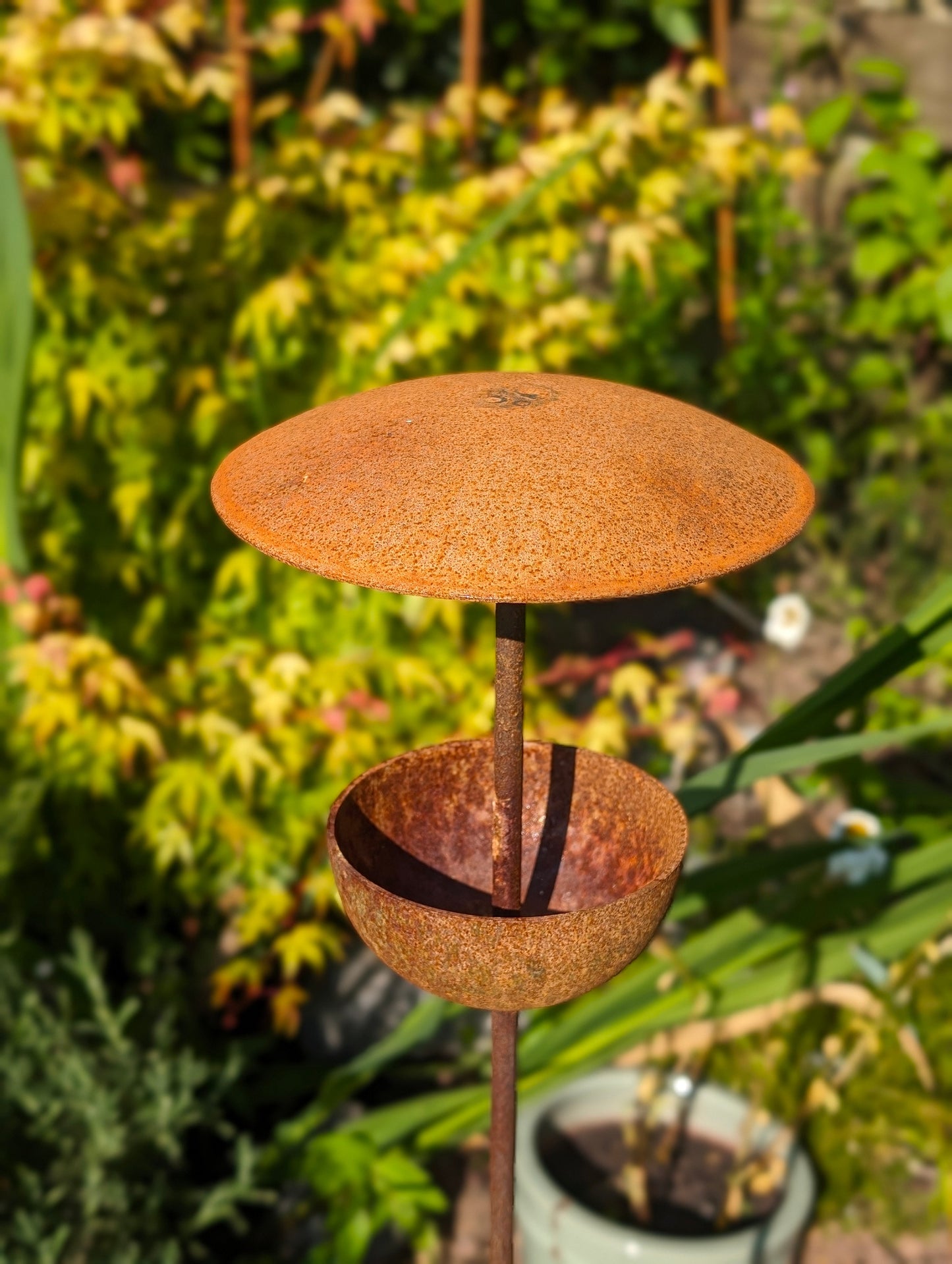Rusty Metal Bird Feeding Stake – Steel Garden Bird Feeder