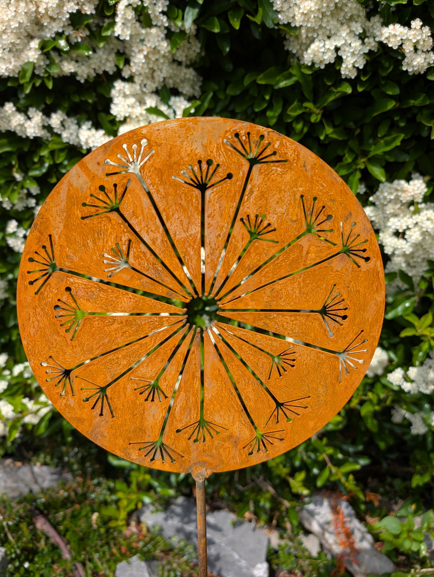 Rusty Metal Allium Garden Stake – 1m Steel Flower Sculpture