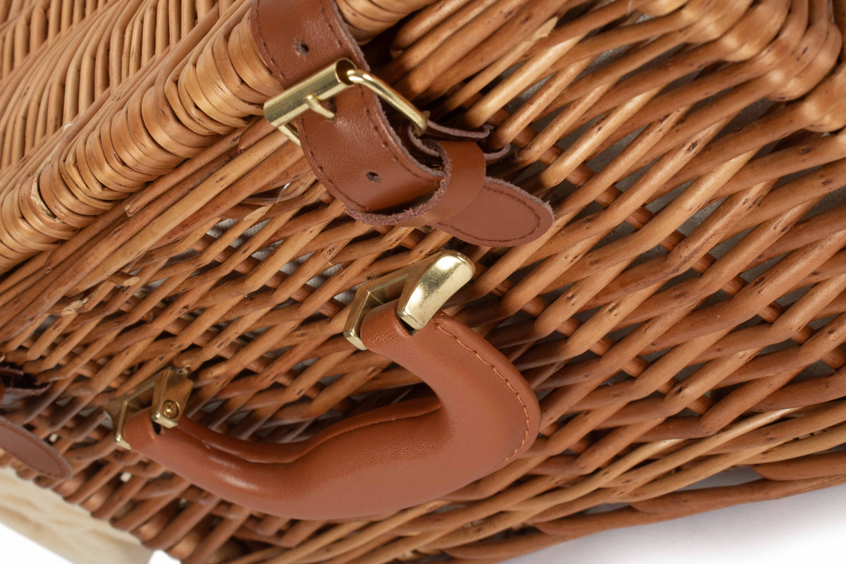 Close-up of the tan carry handle, brass-coloured fittings and woven willow construction of the Deluxe 2 Person Willow Picnic Hamper
