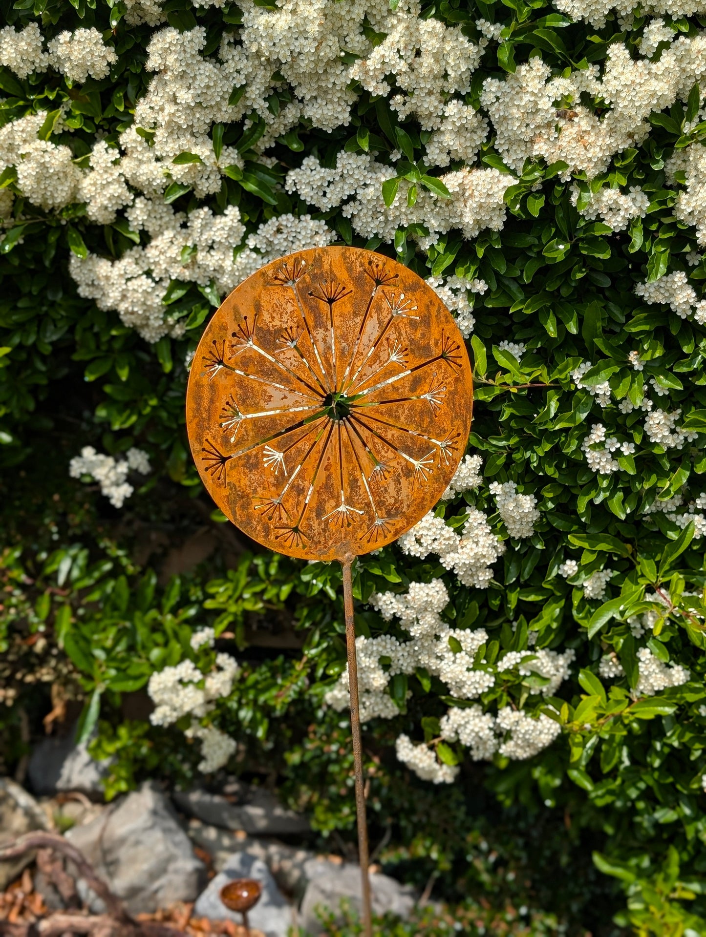 Rusty Metal Allium Garden Stake – 1m Steel Flower Sculpture