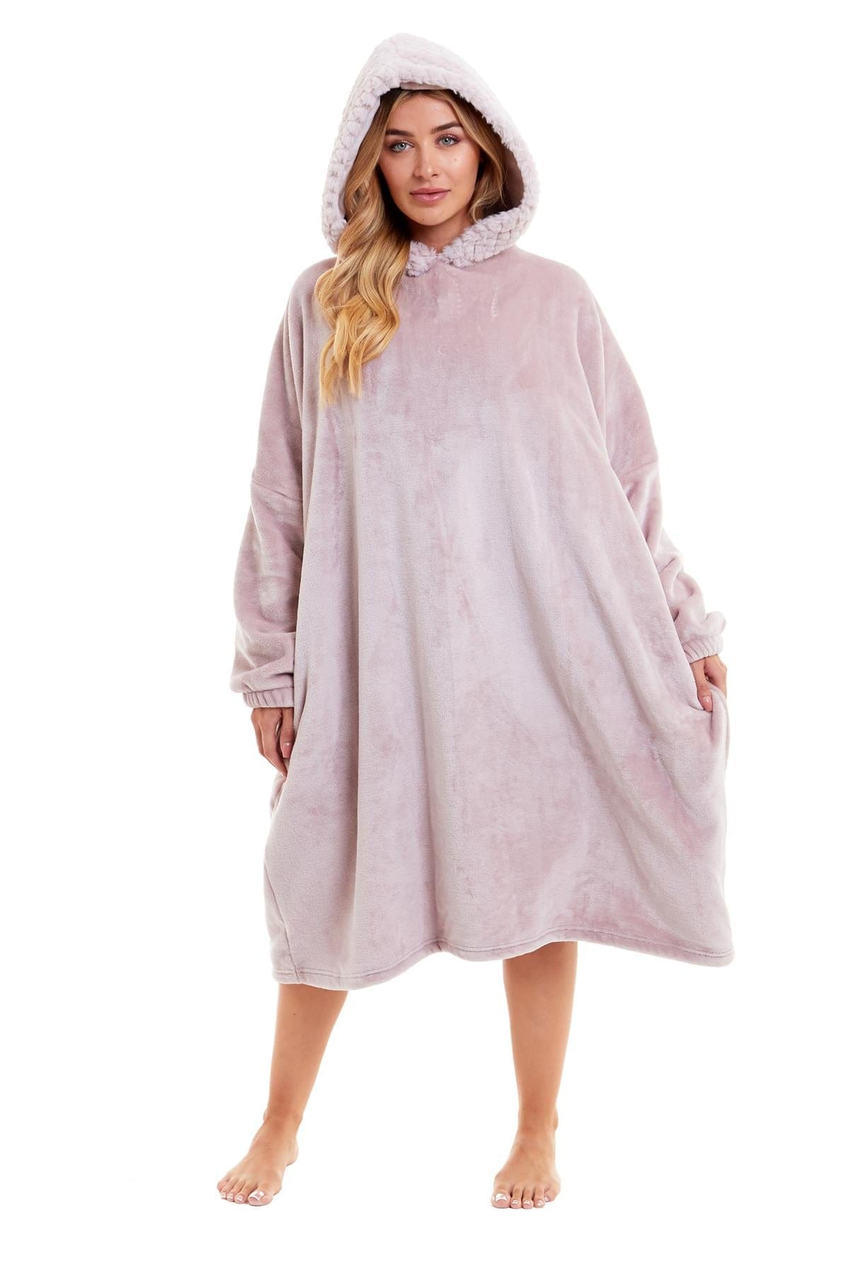 Oversized Women's Plush Hooded Poncho Blanket with Ultra-Soft Fur Hood and Double Pocket by Daisy Dreamer