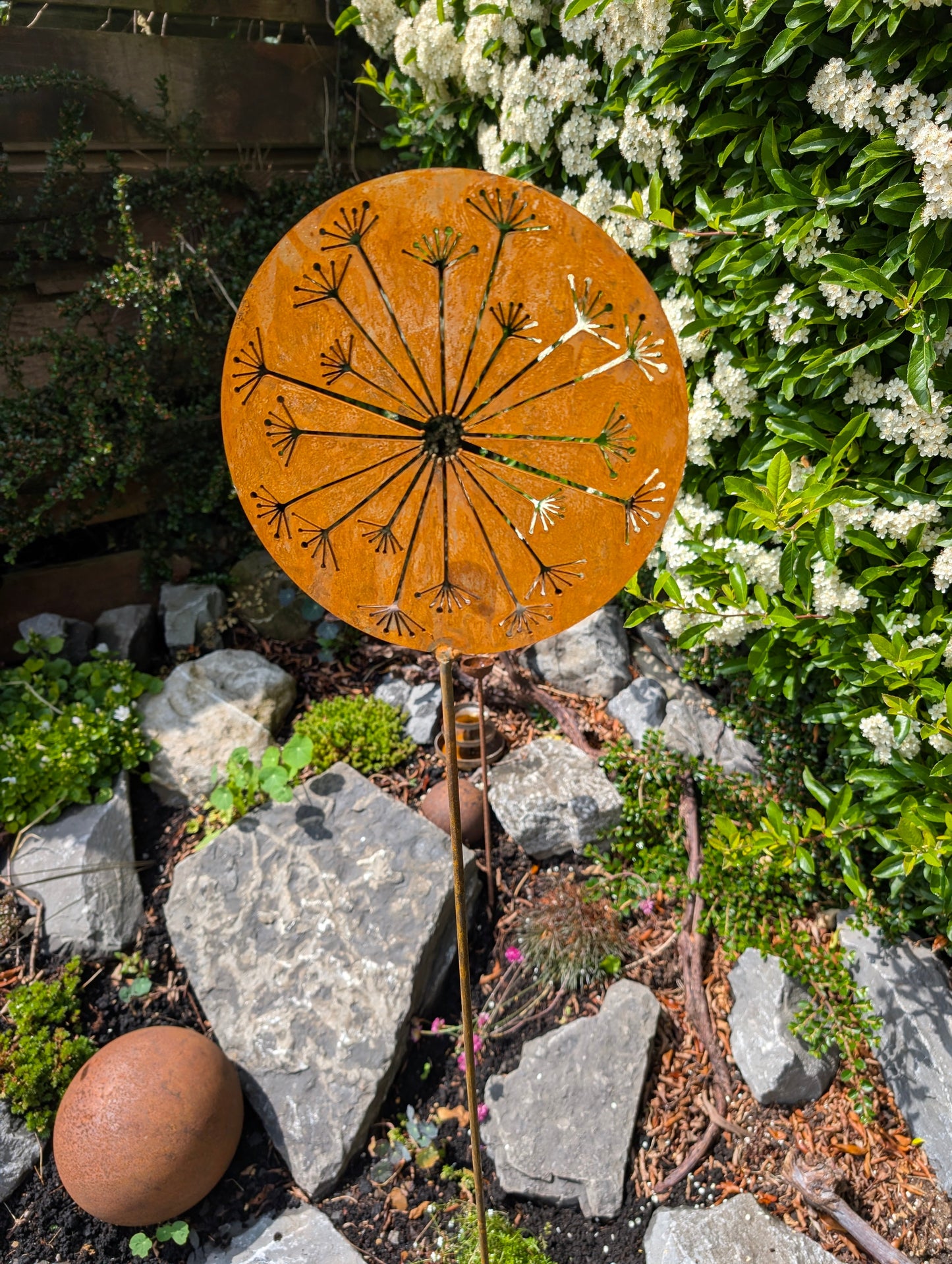 Rusty Metal Allium Garden Stake – 1m Steel Flower Sculpture