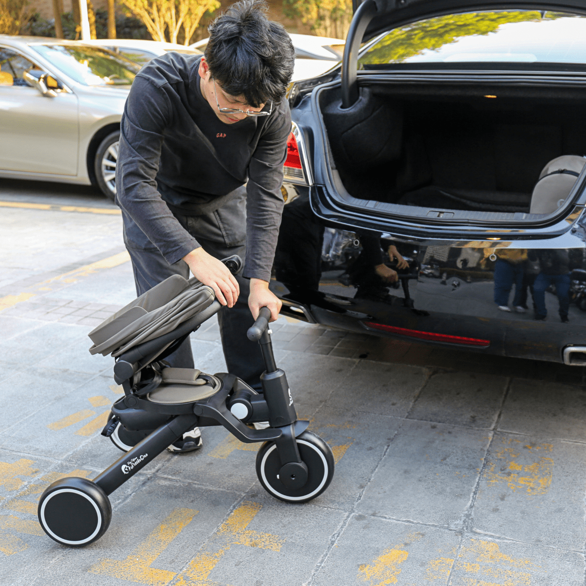 Xplor Ultimate 6 in 1 Foldable Trike in Jet Black showing the seat, canopy and parent steering handle